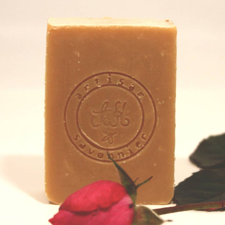 Pink soap with rosehip oil for wholesale by Entre Olive et Lin