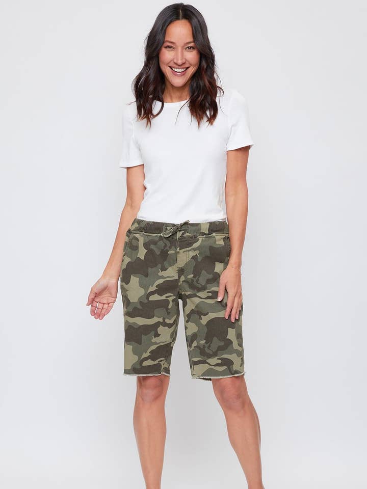 Elastic Waist Bermuda With Fray Hem-WM108921 for wholesale by YMI