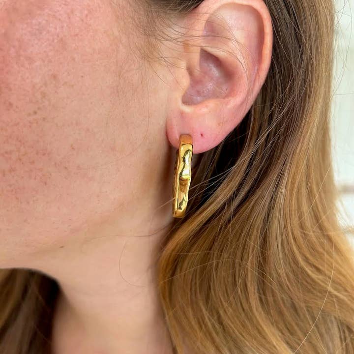 Sahira Jewelry Design - Wholesale Hoop Earrings - Izzy Swirl Earring2