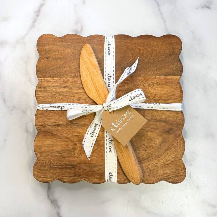 etúHOME - Wholesale Cutting Board - Small Square Scalloped Cutting Board with Spreader