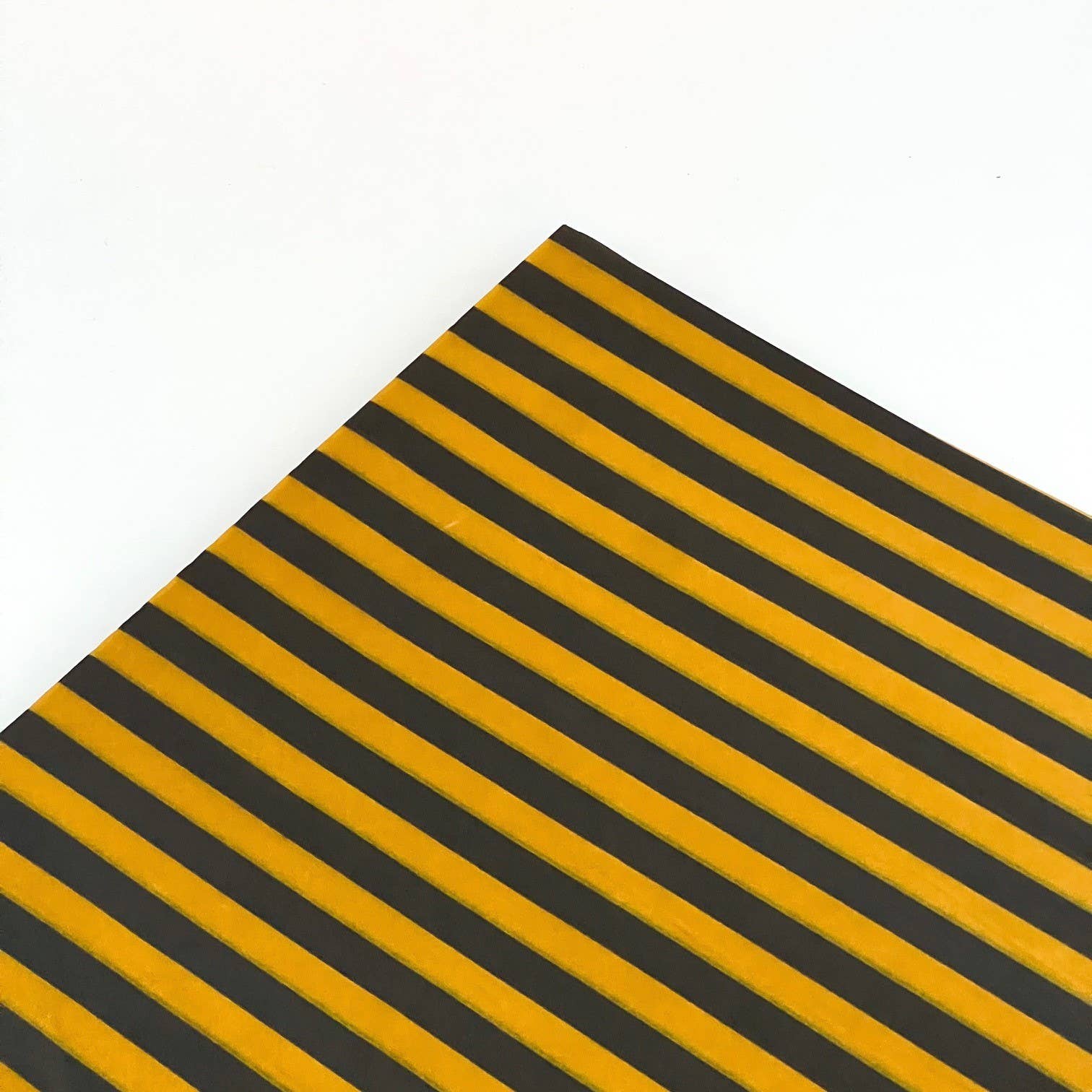 CHIC&PAPER – wholesale Tissue paper – Tissue Paper 500 Sheets of 62x86cm MINISTRIPES Mustard/Grey0