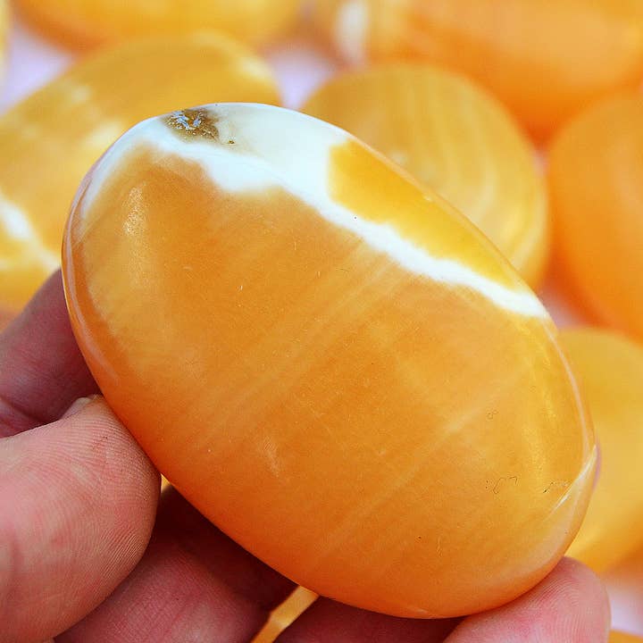 Kaia & Crystals – Großhandel Spiritueller Stein/Kristall – Orange Kalzit Handstein 1 kg (8-10 Stück) - (50 mm - 70 mm)2