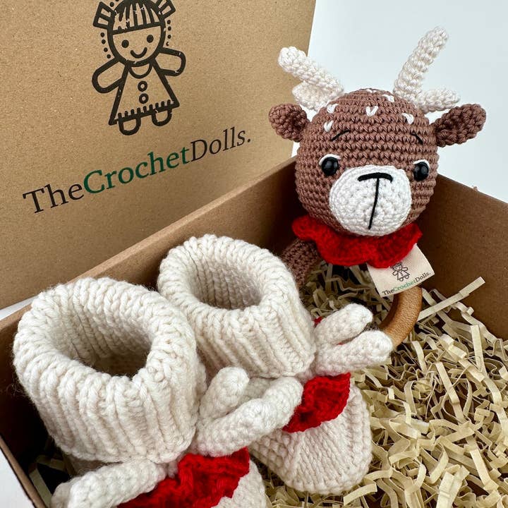 Rangle med Babyhjort og Håndlavede Støvletter Gavesæt for engroshandel hos THE CROCHET DOLLS LIMITED