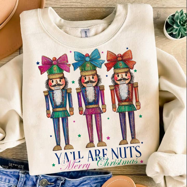 NVC Ecommerce LLC - Vente T-shirt à imprimés – femme - T-shirt Glitter Nutcracker Friends, pull de Noël rose3