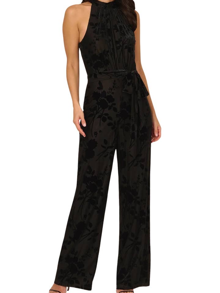 Combinaison à jambes larges en velours noir à imprimé floral, sans manches, avec encolure licou et ceinture à nouer à la taille Adrianna Papell. pour la vente par Immediate Apparel