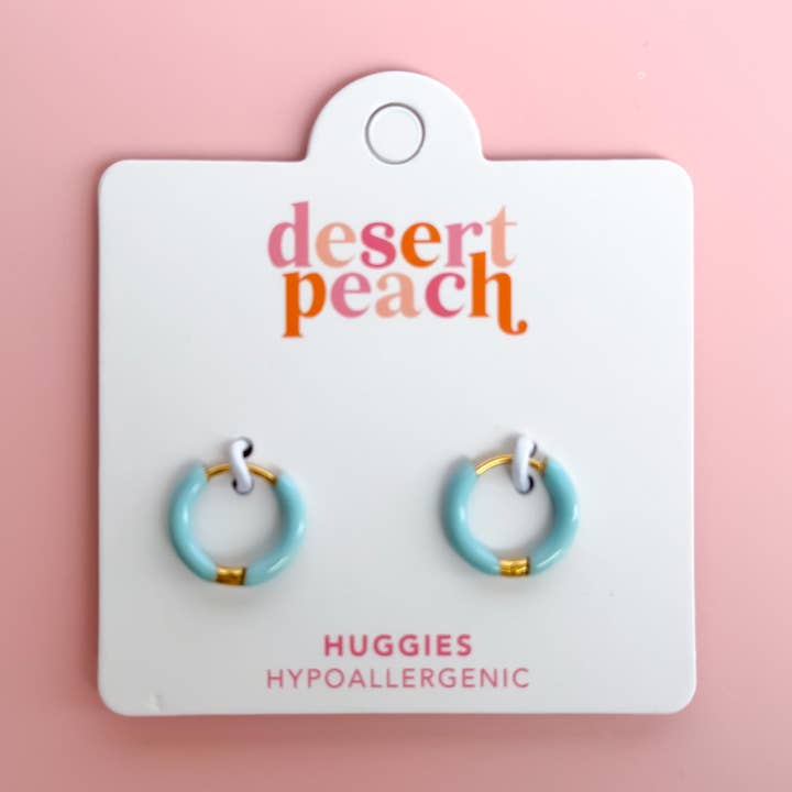 Créoles Huggie Bleu Clair pour la vente par Desert Peach