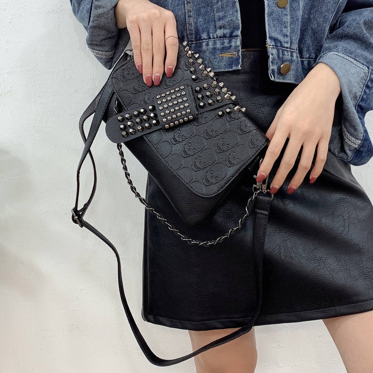 Tourtiwi - Wholesale Shoulder Bag - Women's - Riveted Embossed Skull Shoulder Bag6