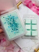 6-kubes frostede voksbiter i genbrugsemballage for engroshandel hos The Wax Bakerie UK