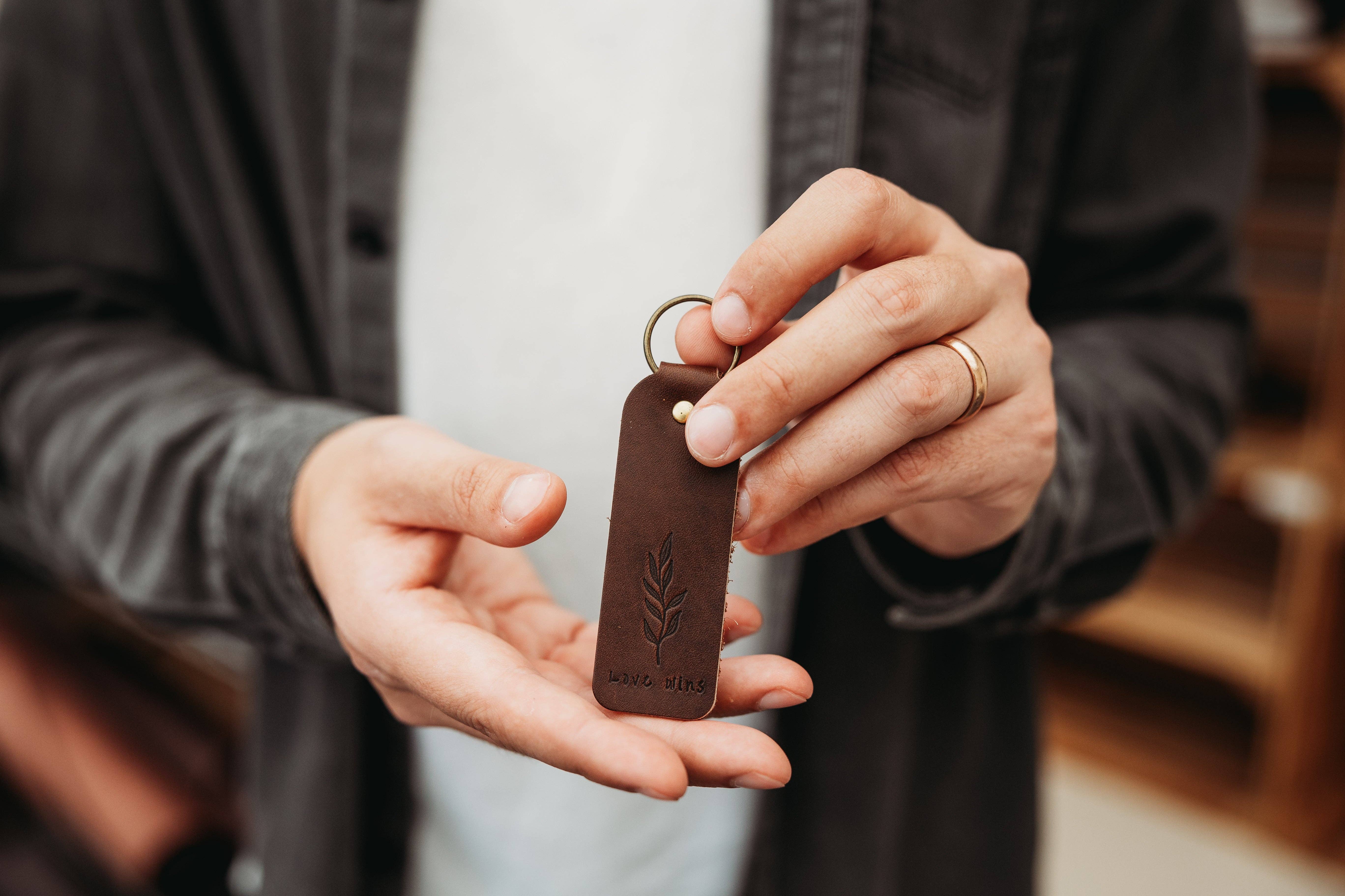 Lucas Ruth - Wholesale Keychain - Unisex - Floral Encouraging Leather Keyrings11