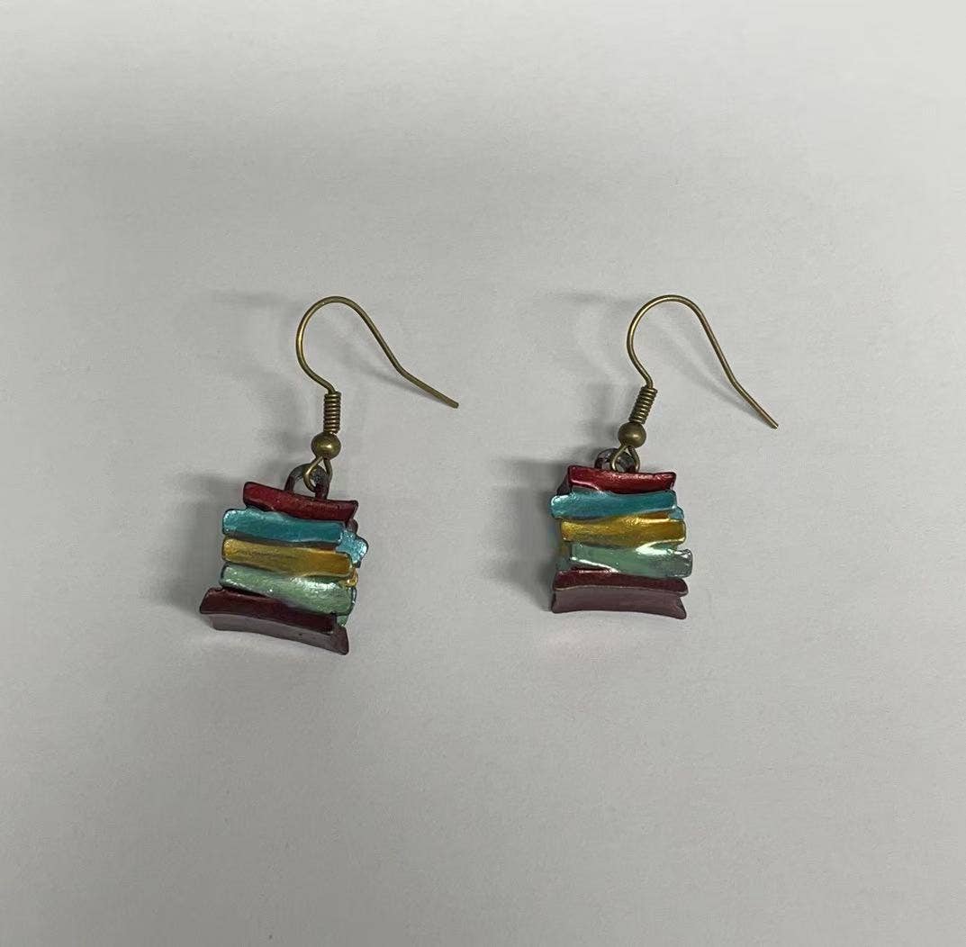 Livros Brincos Empilhados de Livros Biblioteca Brincos Pendentes de Livros Multicoloridos para venda a revendedores na Faire1