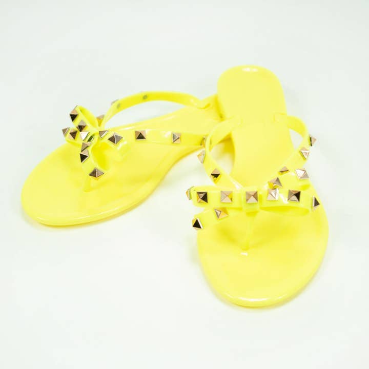AMARELO NEON Sandália jelly amarelo limão JOJO em PVC com laço de tachas para venda a revendedores na Faire1