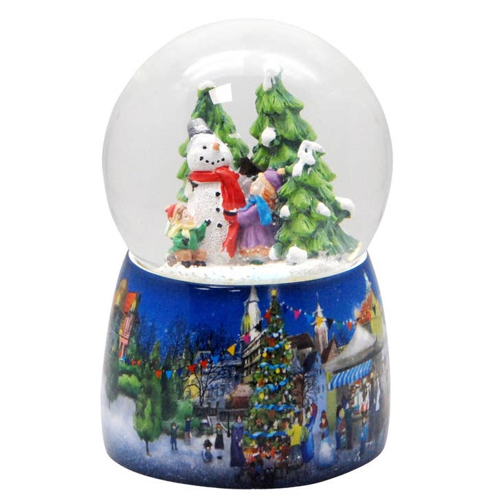 Nostalgia snow globe with children building a snowman for wholesale by Schneekugelhaus