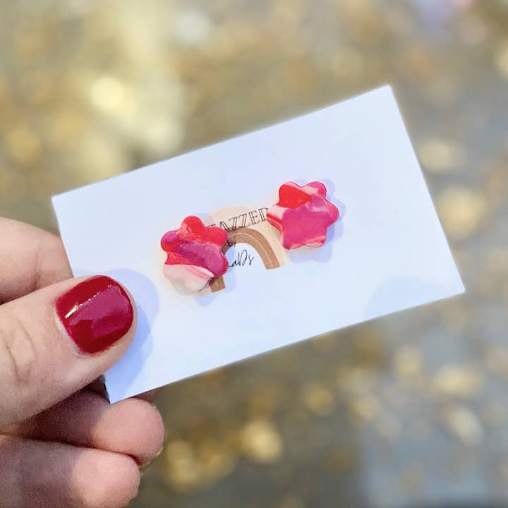 Borchie a fiore rosse e rosa per la vendita all'ingrosso da parte di Pizzazzed by Mads