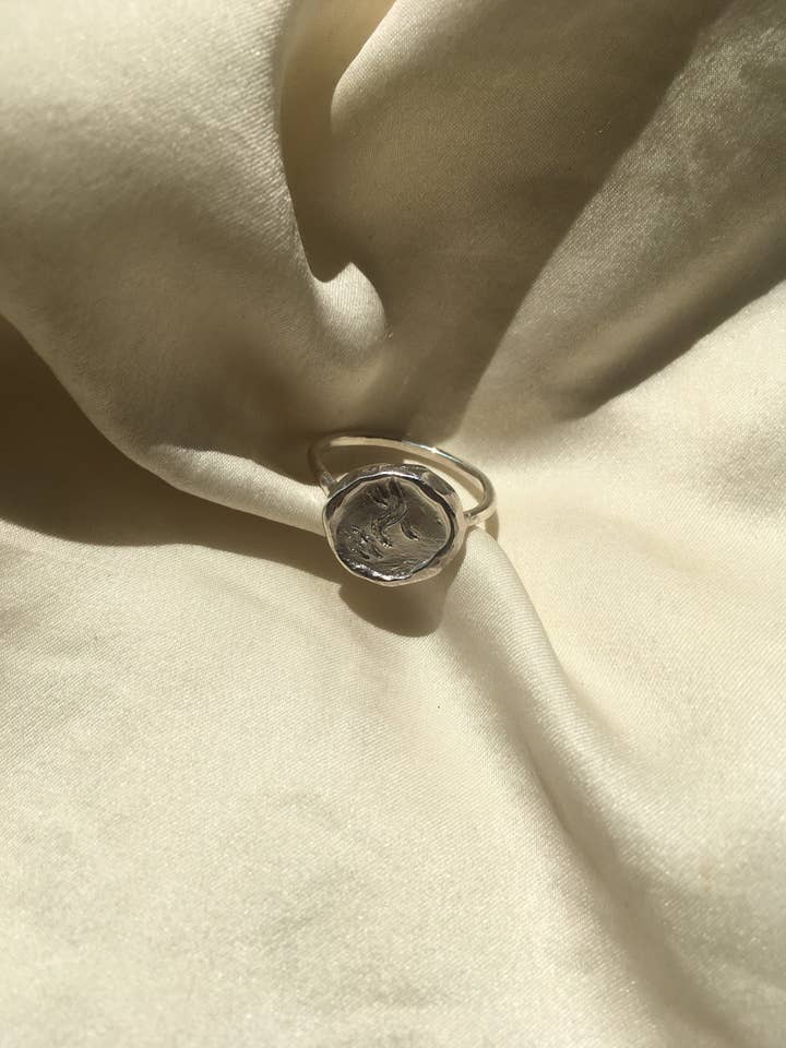 Face ring for wholesale by Six fois par jour