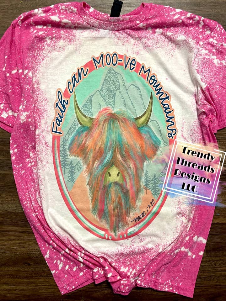 Camicia Faith can move mountains | Highland Cow per la vendita all'ingrosso da parte di Trendy Threads Designs LLC