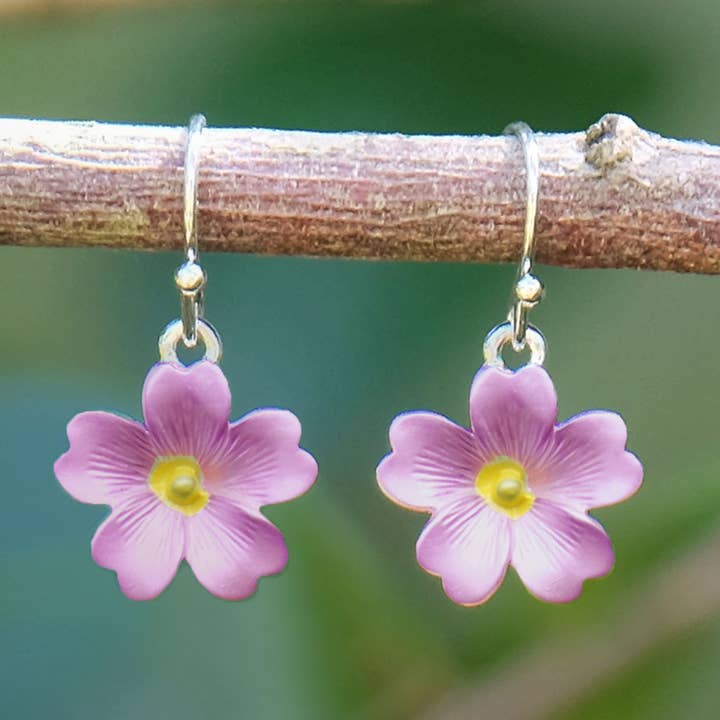Pendientes de gancho con flor rosa Primrose para venta al por mayor de Alexander Thurlow & Co Ltd