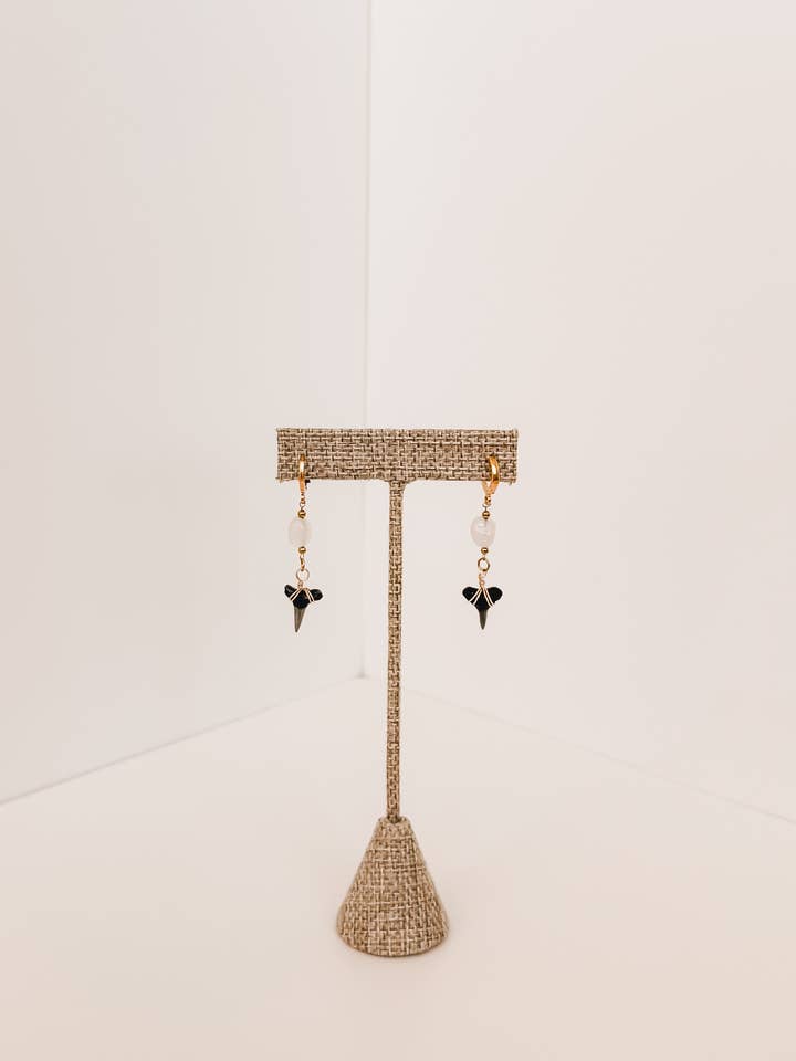 Argolas Pendentes com Dente de Tubarão - Turquesa | Brincos à Prova de Água (Cópia) por atacado de Always Augustine