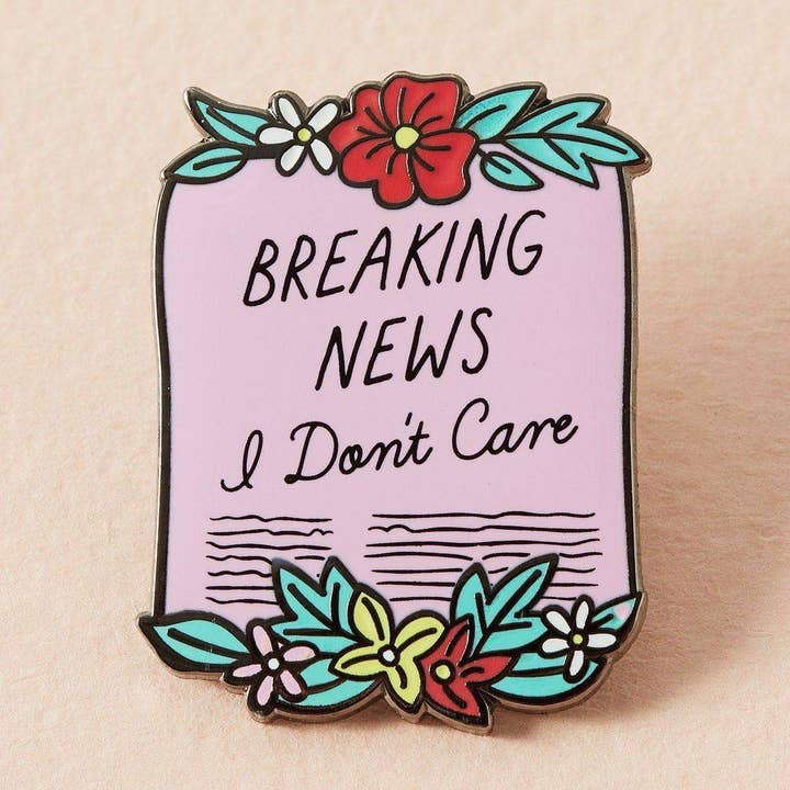 Broche en émail « I Don't Care » pour la vente par Punky Pins