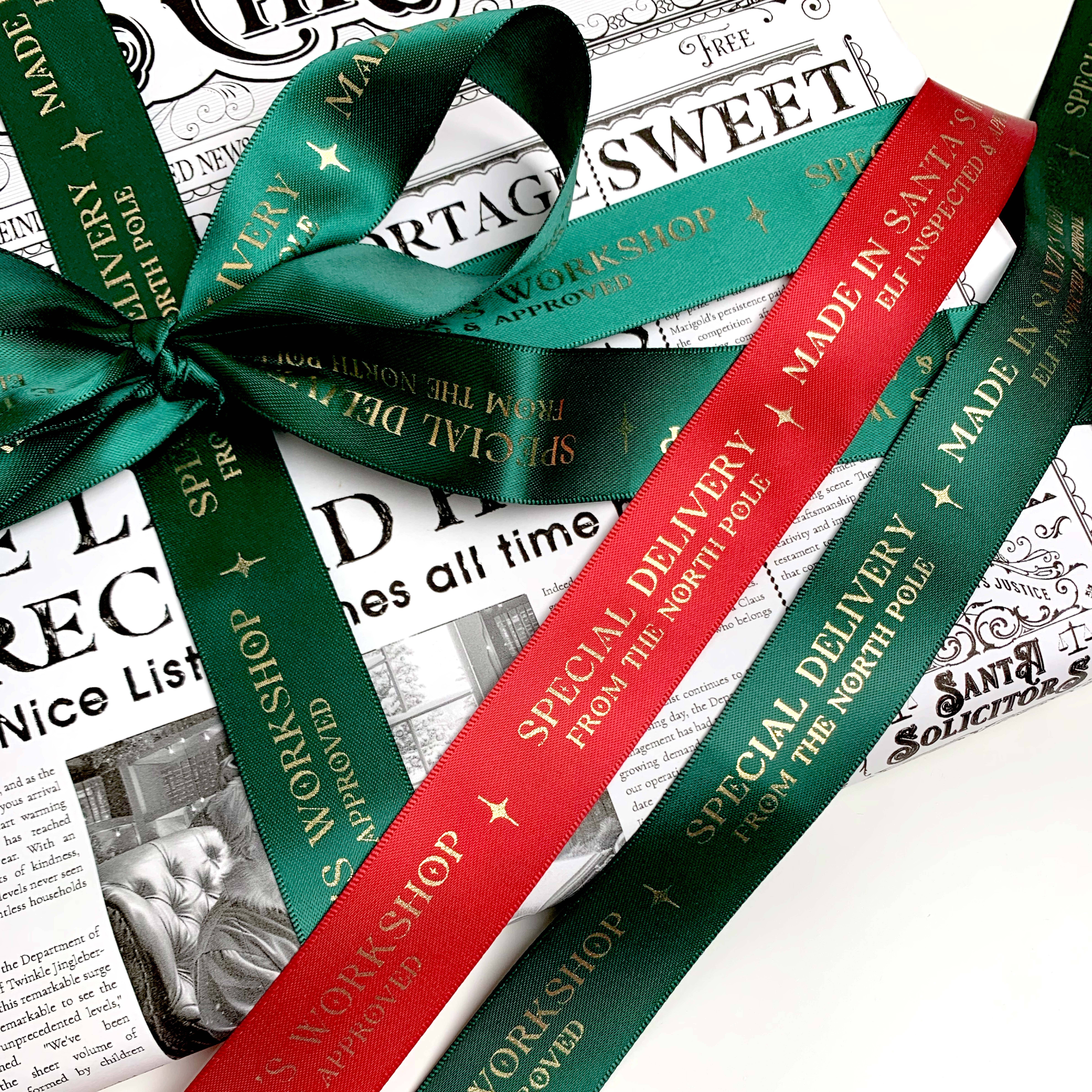 Black Bow Studio – wholesale Band – Rött julband med text "Made In Santa's Workshop" - 3 m1