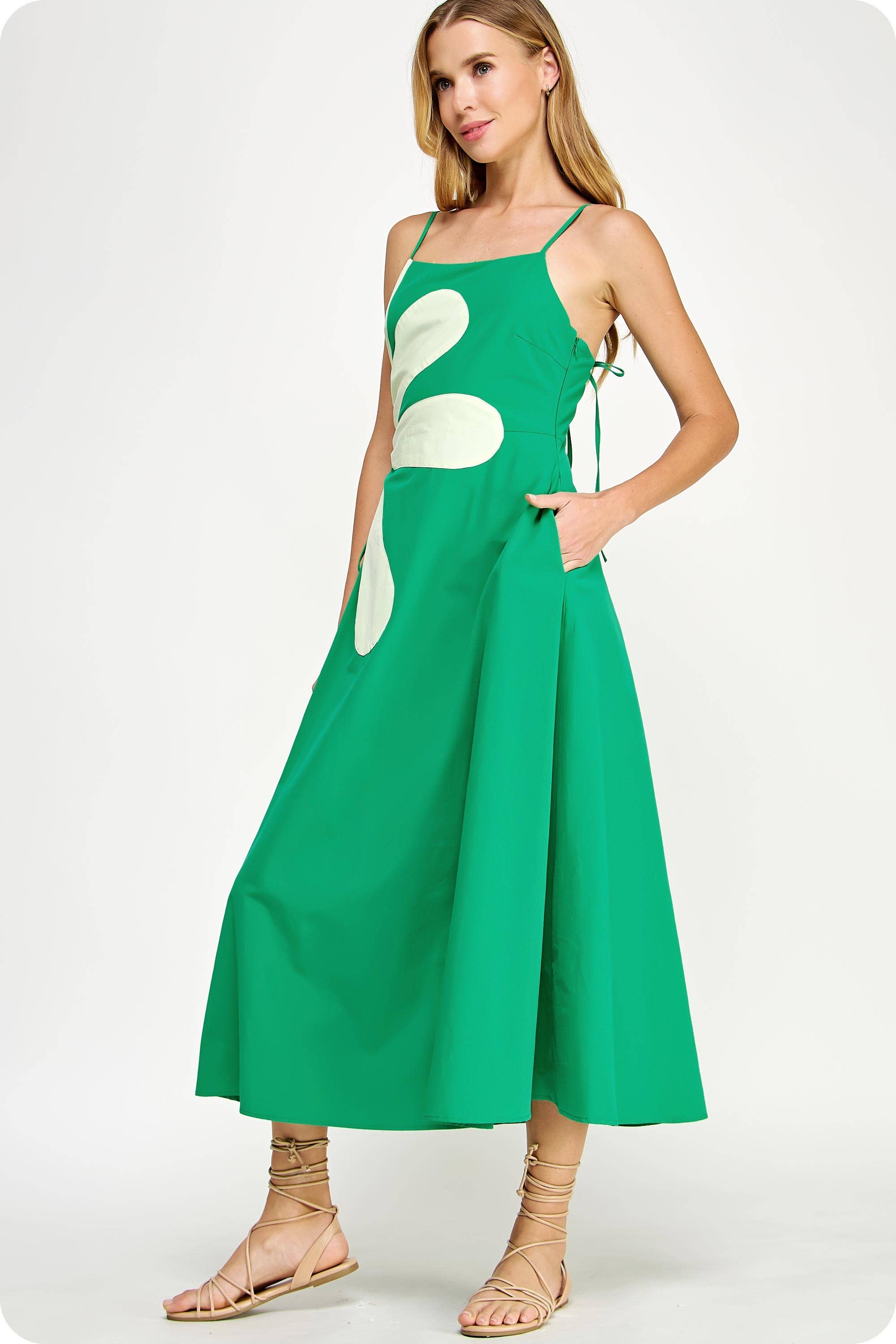 Strut & Bolt - Wholesale Dress - Women's - Sleeveless Side Cut-Out Flower Detail Midi Dress25