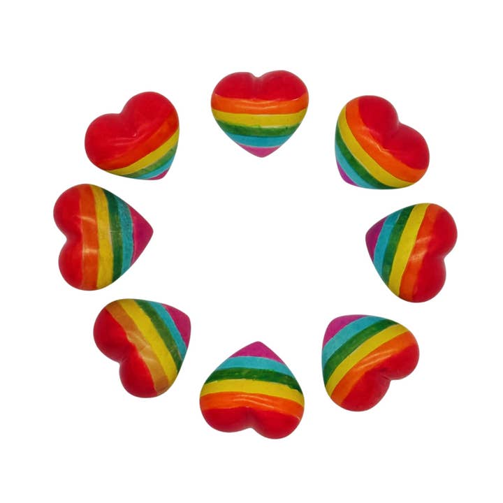 Pierre à savon - Petits cœurs arc-en-ciel pour la vente par Mondo Trading Company