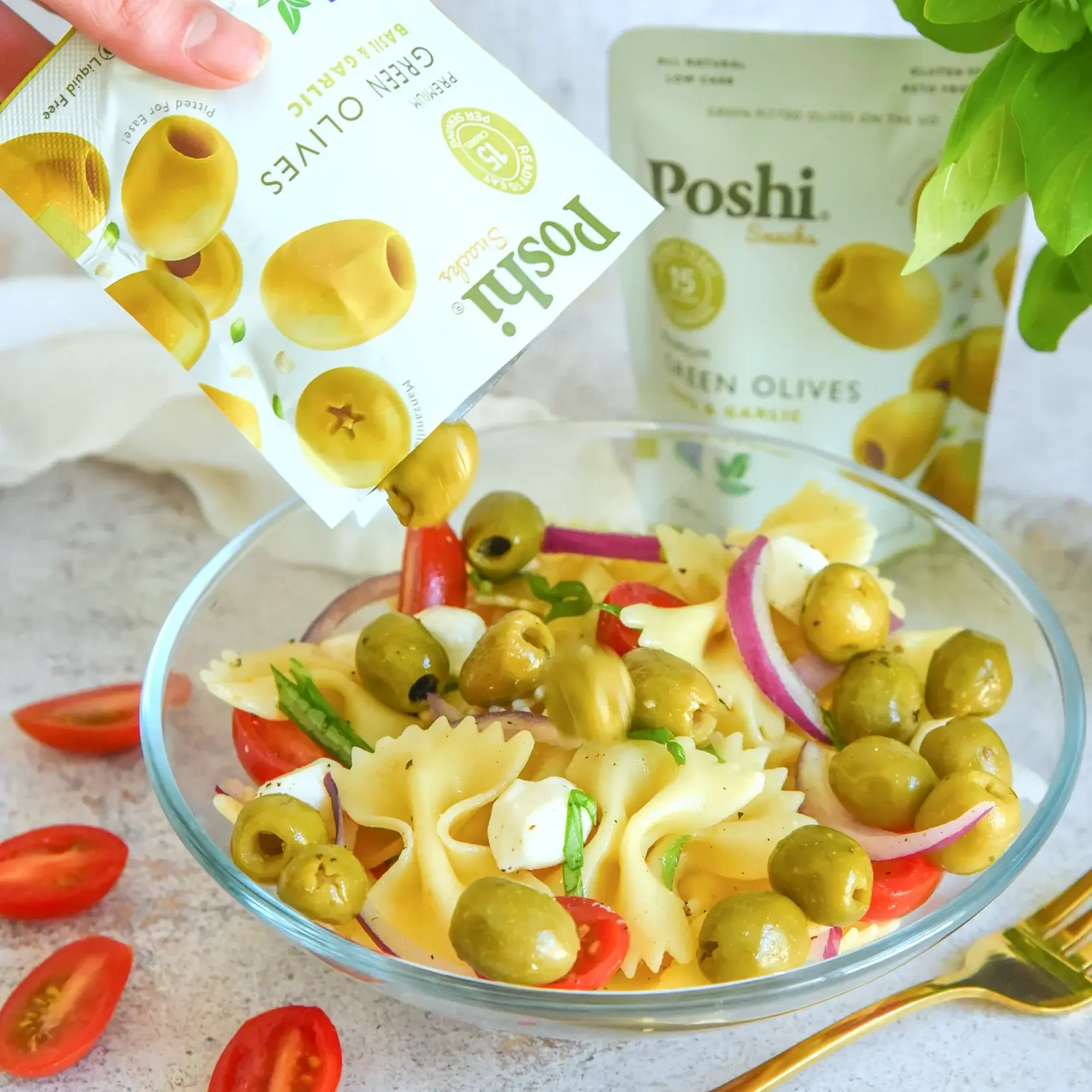 POSHI - Wholesale Olives - Poshi Snack - Basil & Garlic Pitted Green Olives 1.1oz/300ct4