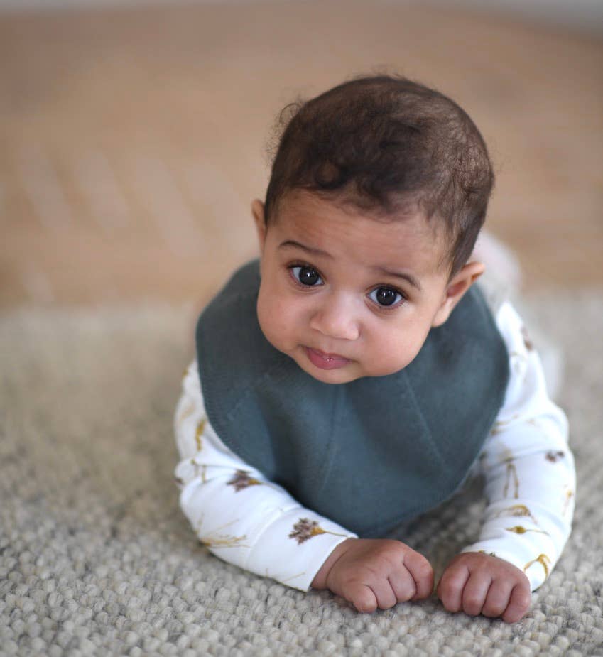 Saga Copenhagen - Wholesale Bib - Baby - Knitted Baby Bib - Organic Cotton - Silver Pine - Adjustable1