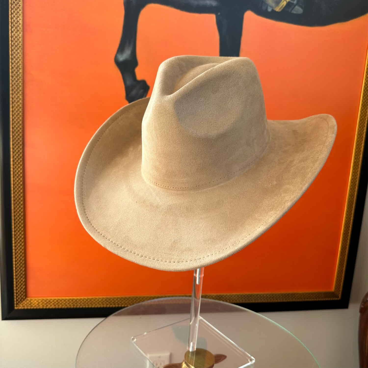 Queens INC - Vente Chapeau de cowboy – femme - Chapeau de cowboy en daim végan avec bord plat rigide1