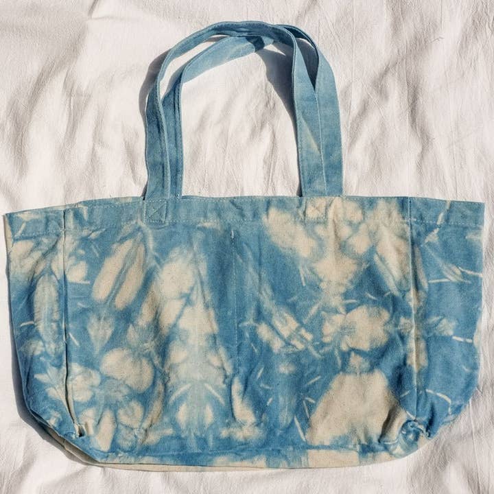 Bolso tote grande índigo de algodón orgánico teñido para venta al por mayor de The Wild Bloomer