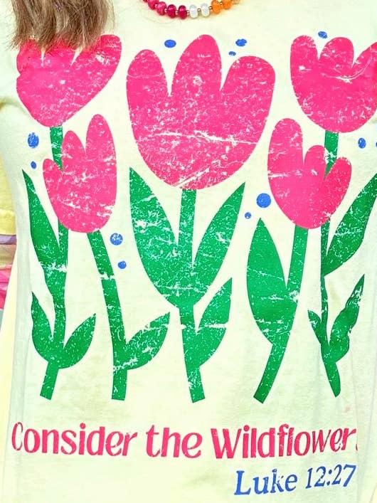 T-shirt Consider The Wildflowers pour la vente par Front Porch Boutique