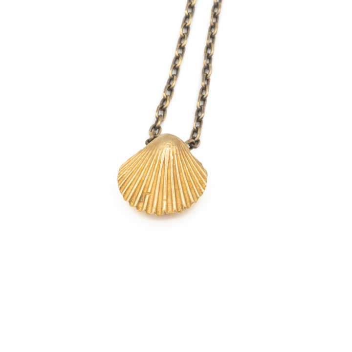 Mana Made x CCE Anhänger mit Jakobsmuschel für den Großhandel von Mana Made Jewelry