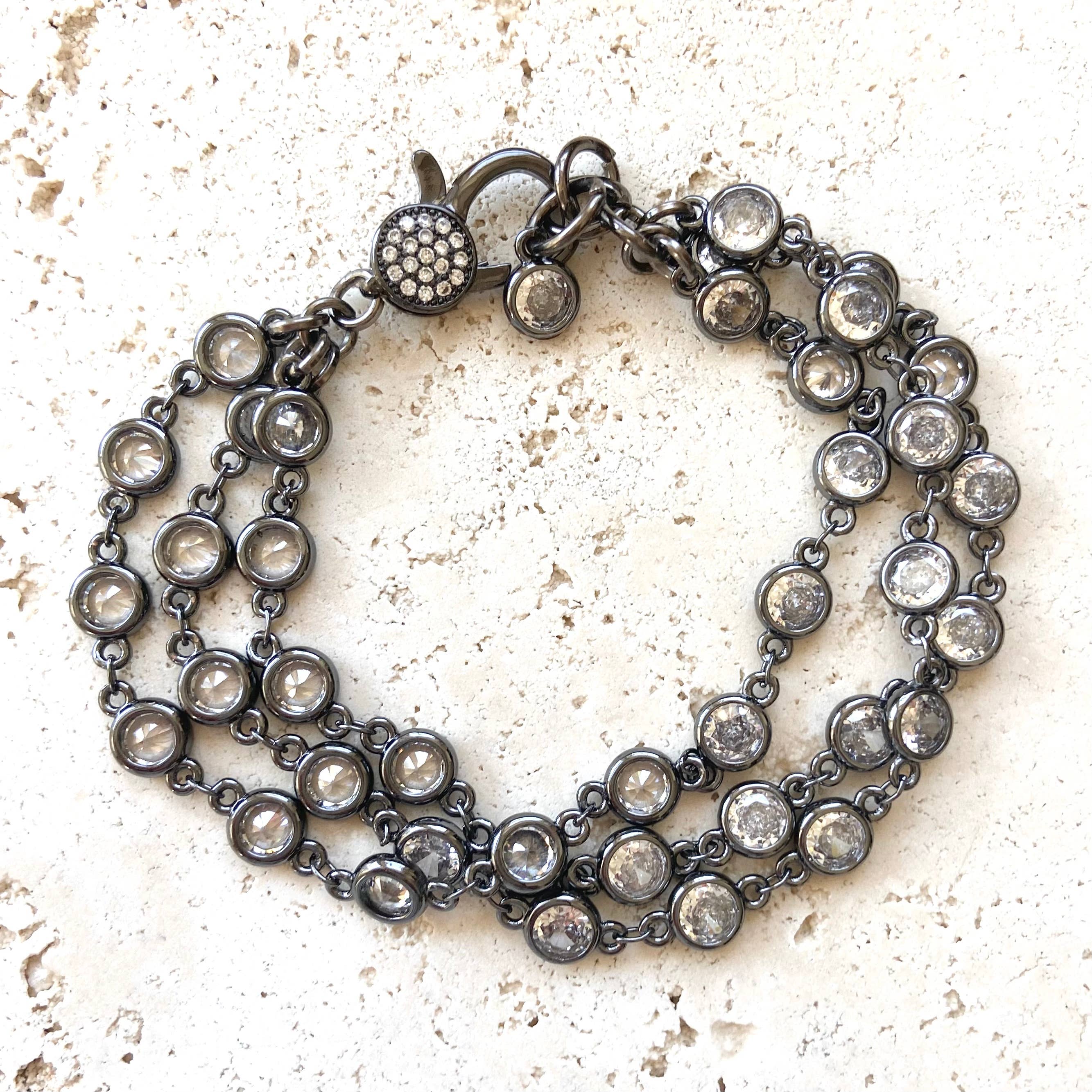 VB&CO Designs Handmade Jewelry - Vente Bracelets à breloques/pendentifs - Bracelet triple couche en cristal boutique salon bijoux spa3