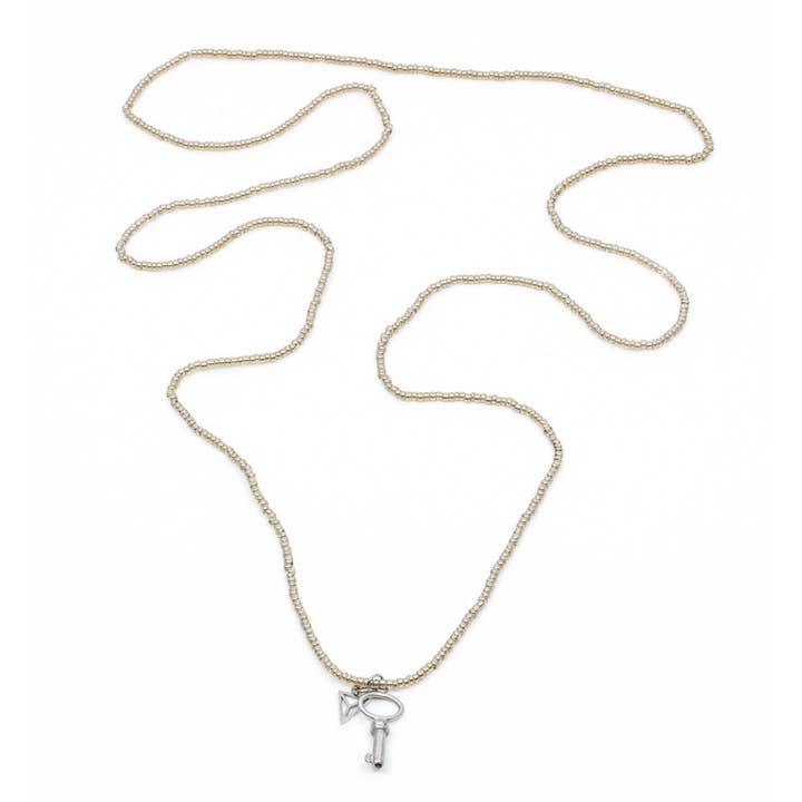 Small Key Halsband Sand for wholesale on Faire