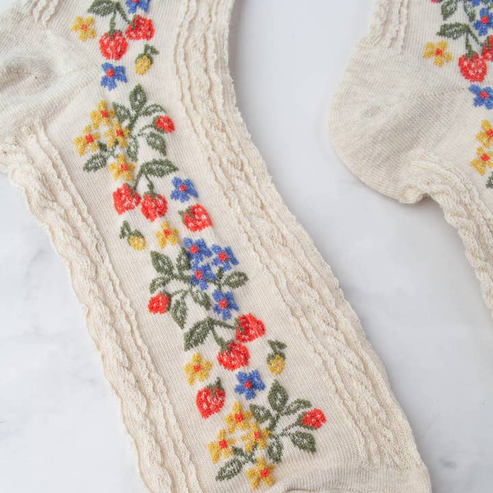 Tiepology - Wholesale Socks - Women's - Vintage Strawberry Socks