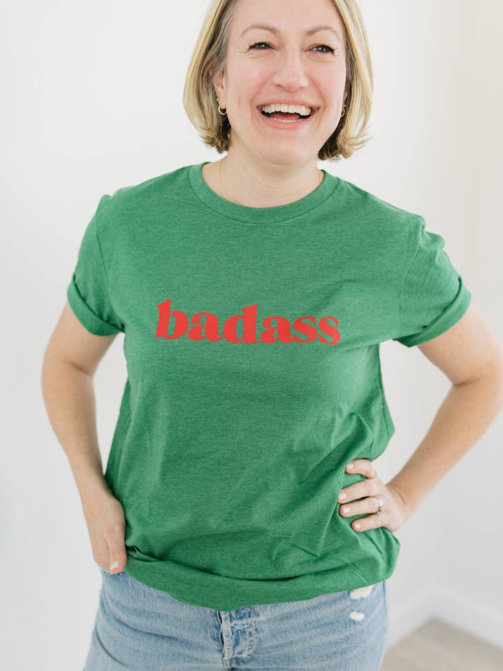 HOPE & JOY - Vente T-shirt sérigraphié – femme - T-shirt graphique Badass T-Shirt - Vêtements de vacances2