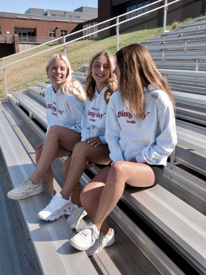 Spil Day Hoodie for engroshandel hos Talia Rae Clothing LLC