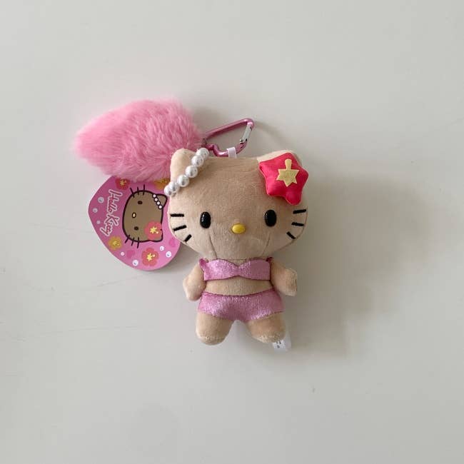 MOND HAUS – Engroshandel Nøglering - Dame – Imani Nøglering | Bedårende Killingedukkevedhæng i Pink Bikini6