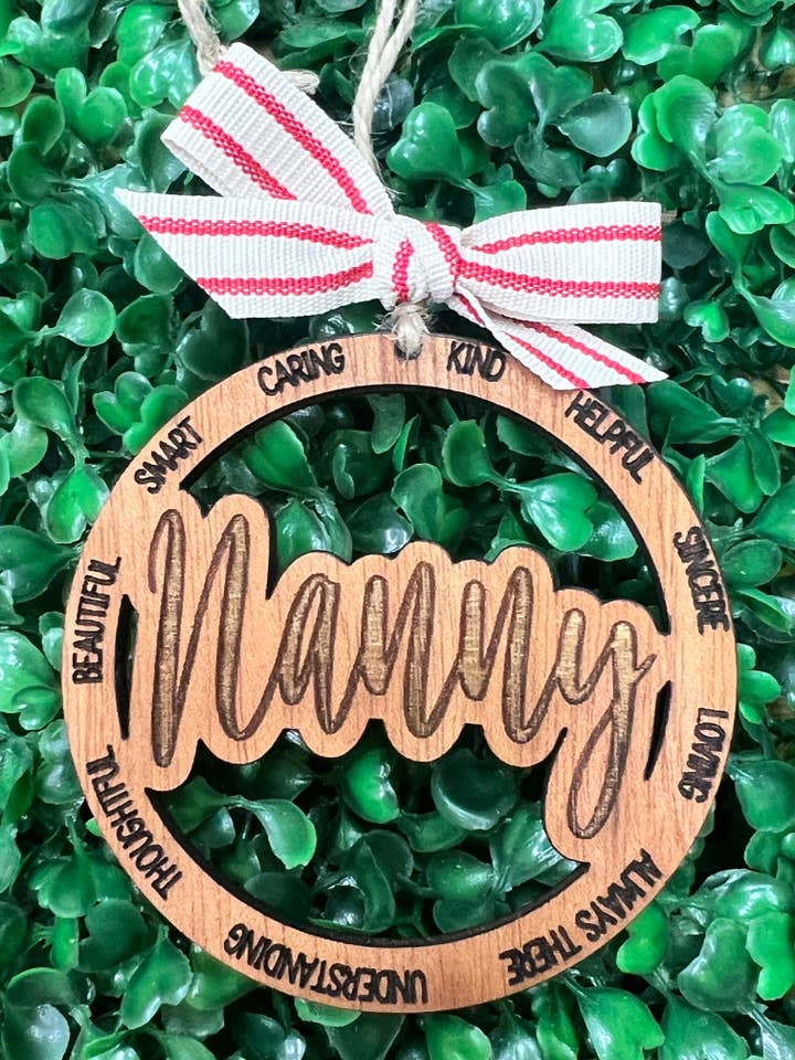 Nanny Weihnachtsornament für den Großhandel von Three Busy Bees Creations