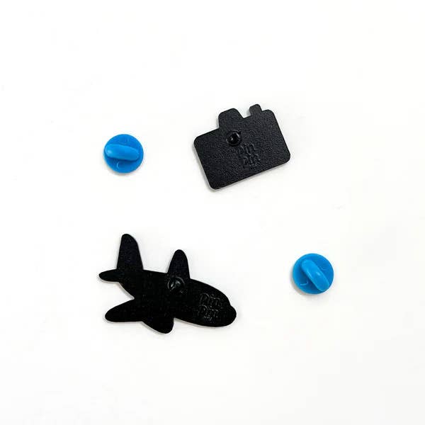 Pals & Co. – Alfinete/botão de lapela por atacado – Plane & Camera - Pinos de Esmalte de Viagem - Conjunto Neutro3