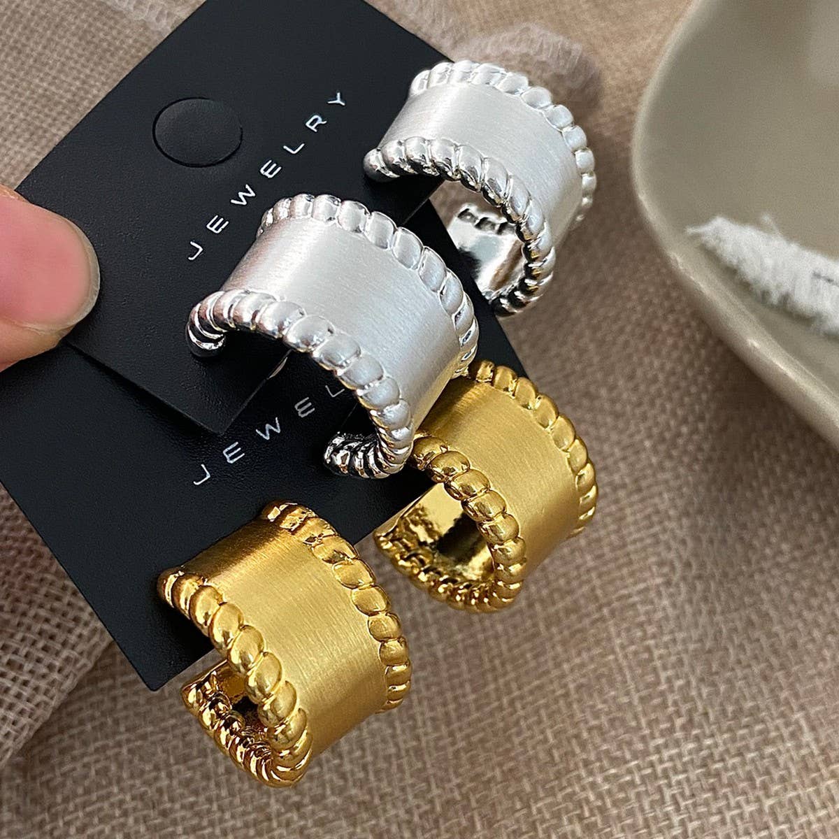 ACCITY - Wholesale Huggie Earrings - TEMPERAMENTAL AND FASHIONABLE SEMI-ARC EARRINGS_CWAJE31243