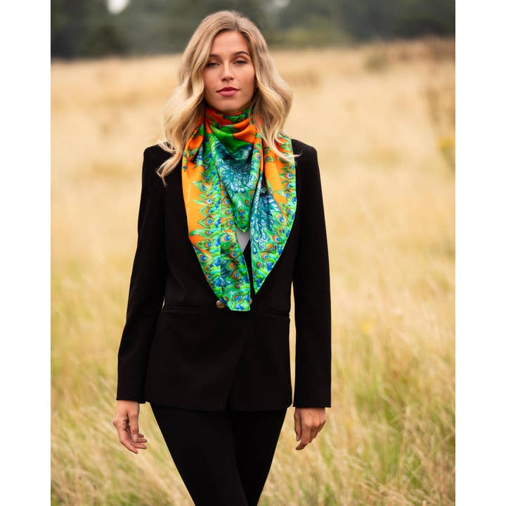 Écharpe carrée en soie orange Macarena Pluming Marvellous grande pour la vente par Clare Haggas