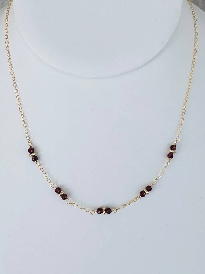 Collier station à rondelles délicates pour la vente par Judy Brandon Jewelry