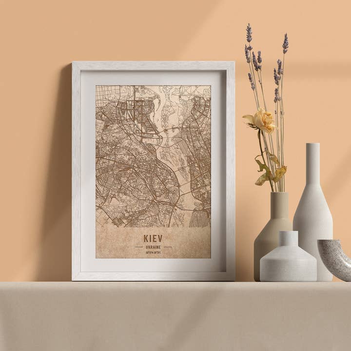 Carte de Kiev, Ukraine, gravure sur bois. Carte laser 3D pour la vente par Kustwood