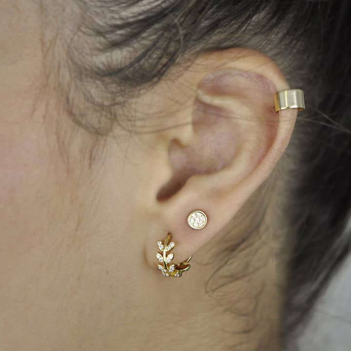 Ofina Jewelry - Venta al por mayor Pendientes de aro pequeños - Hojas de CZ Huggies1