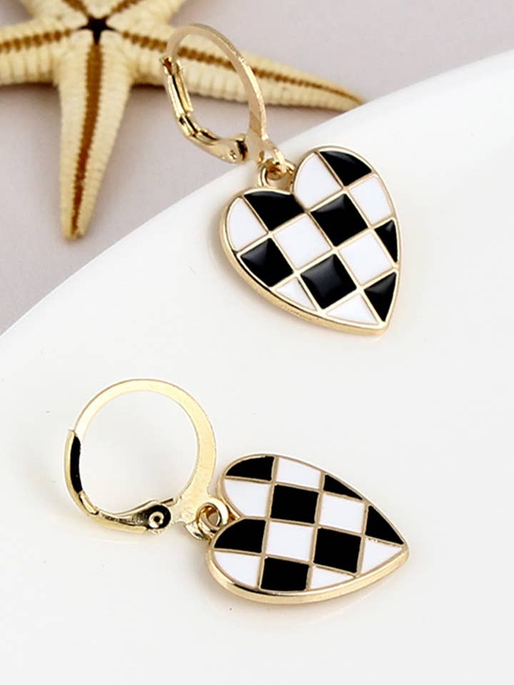 Boucles d'oreilles pendantes en forme de cœur à carreaux LDC pour la vente par Little Daisy Closet