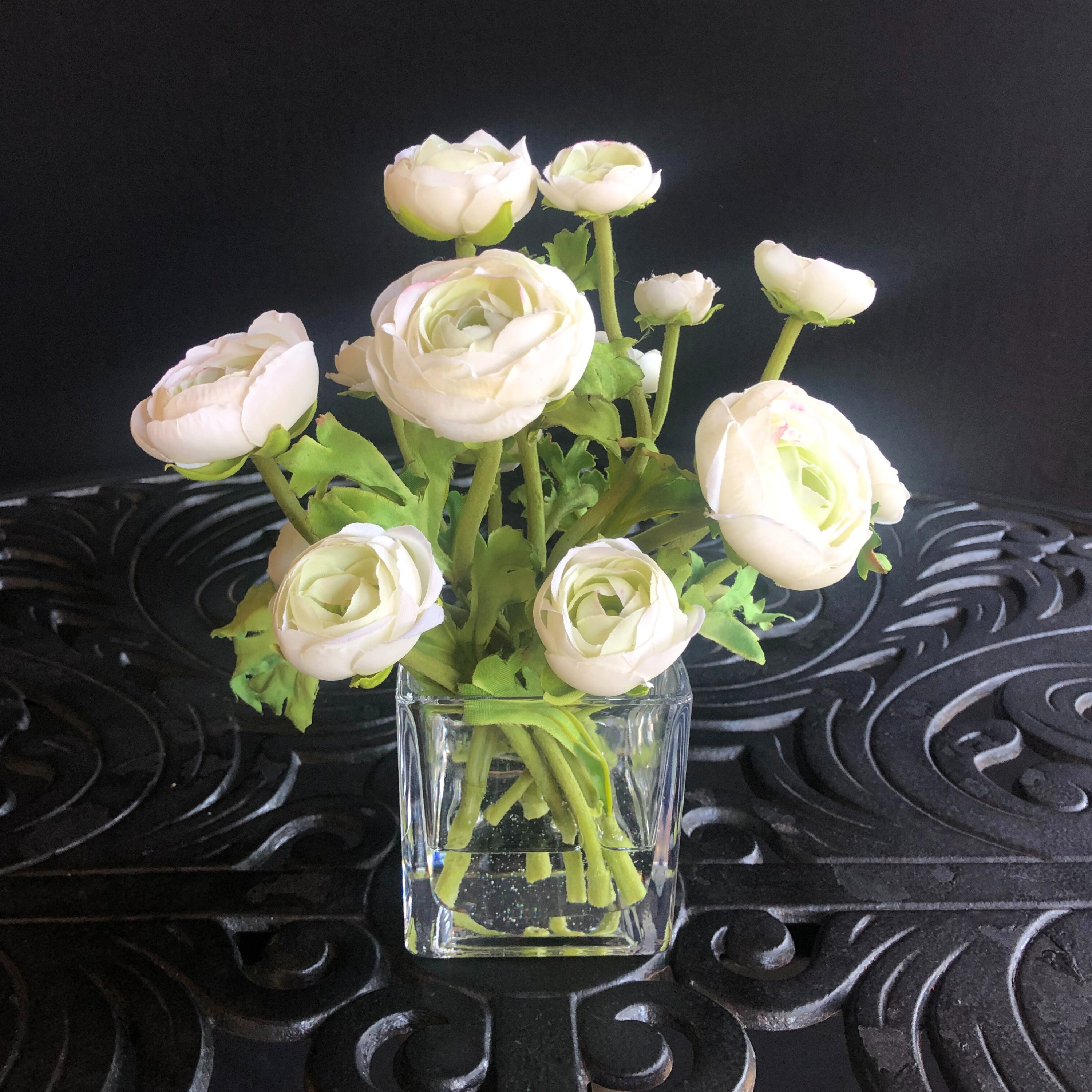 Vivian Rose LLC - Wholesale Artificial Flowers - Silk Ranunculus Flowers in Glass Vase - 8"5