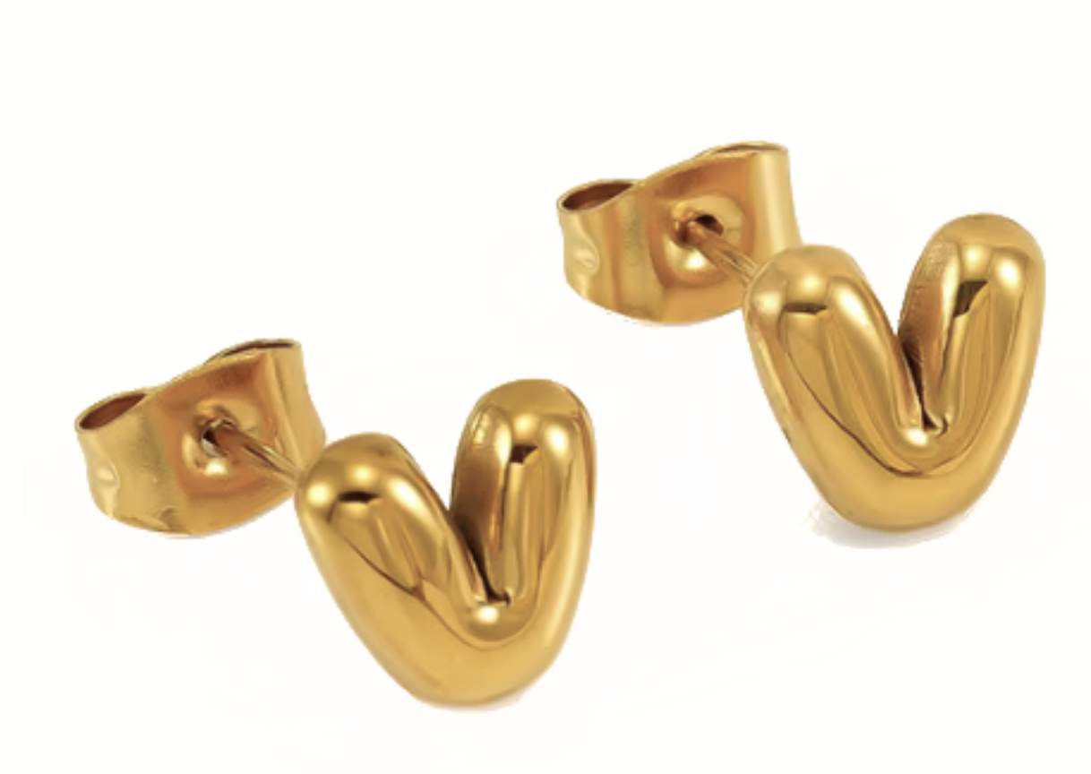 Gult guld HoopLa boblebogstav mini ørestikker i stål med 18K guld for engroshandel på Faire23