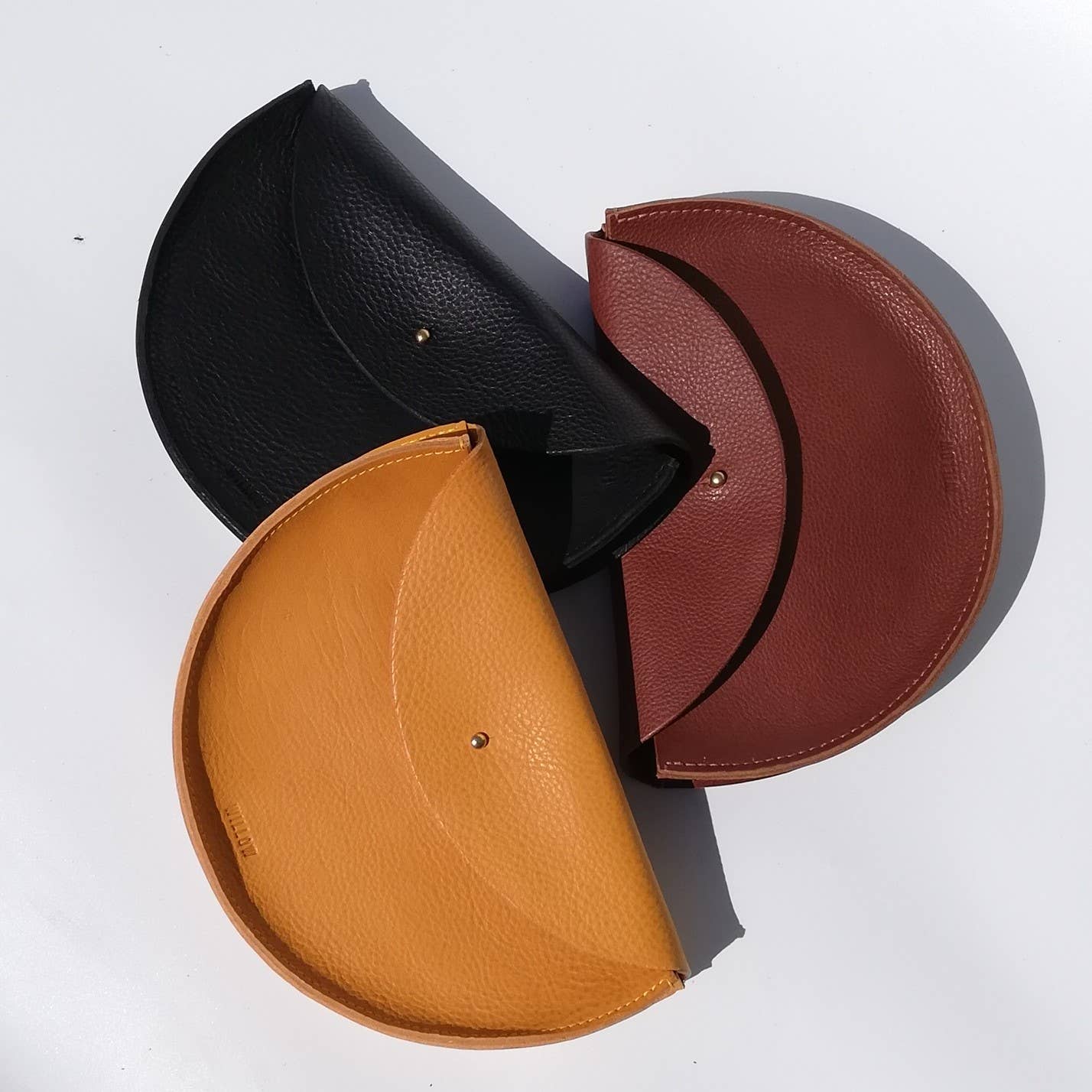 Willow – wholesale Crossbody bag – Women's – Large Leather Halfmoon Crossbody Bag6