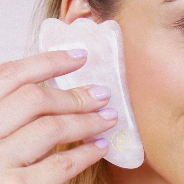 O melhor Gua Sha de quartzo rosa para contorno facial em forma de asa por atacado de Scilla Rose