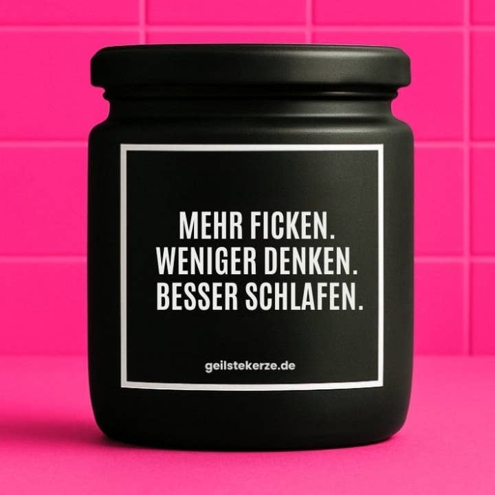 Veganskt ekologiskt ljus med text – MER KNULLA. MINDRE TÄNKA. BÄTTRE SOVA. för wholesale av geilstekerze